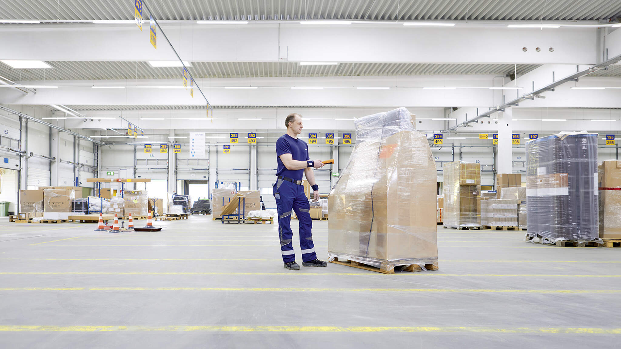 The MotionMiners tool set for optimized cargo handling processes. The MotionMiners tool set for optimized cargo handling processes.