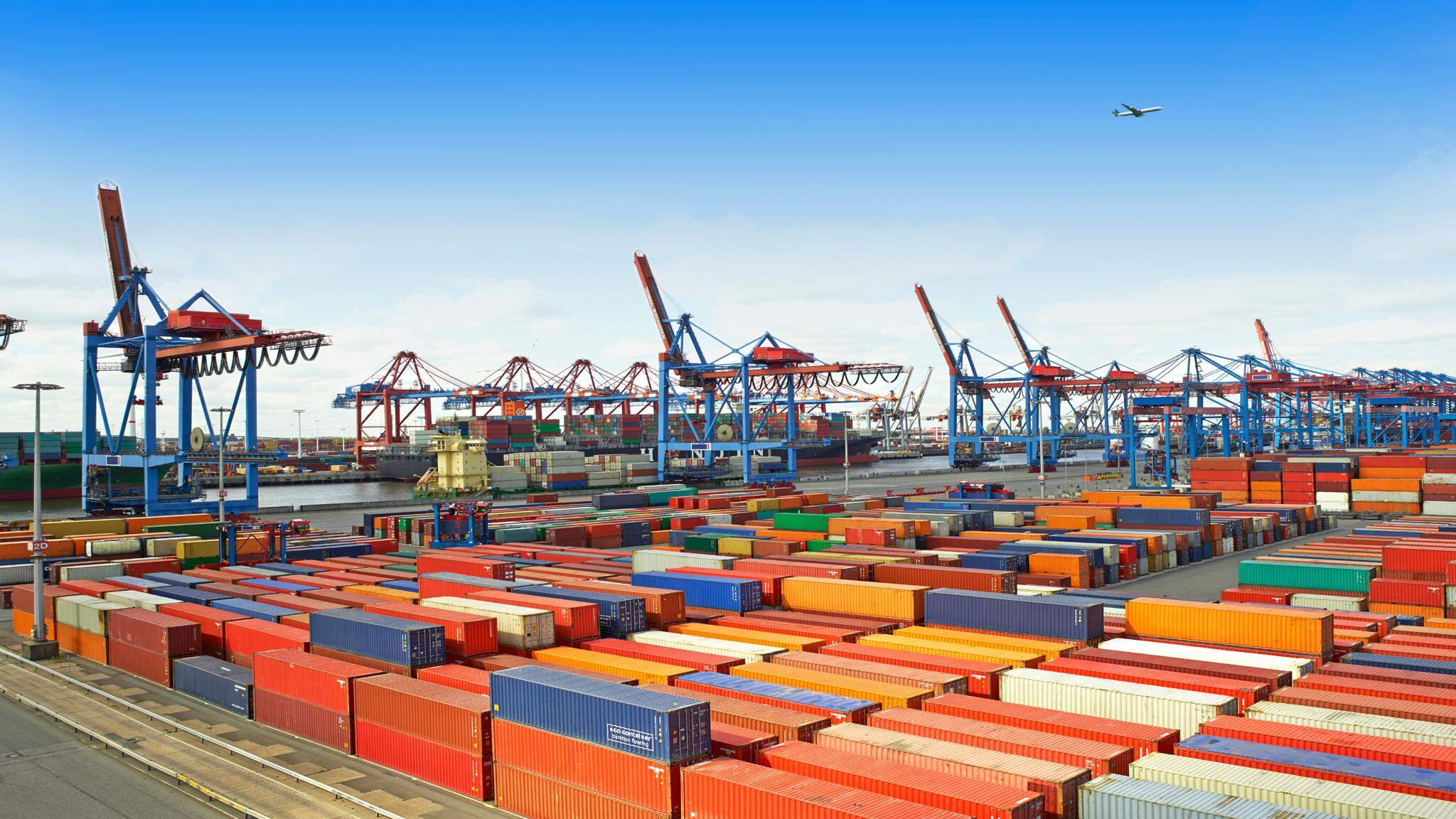 DACHSER will consolidate operational processes of its air and sea freight organization in Germany and at larger locations.
 