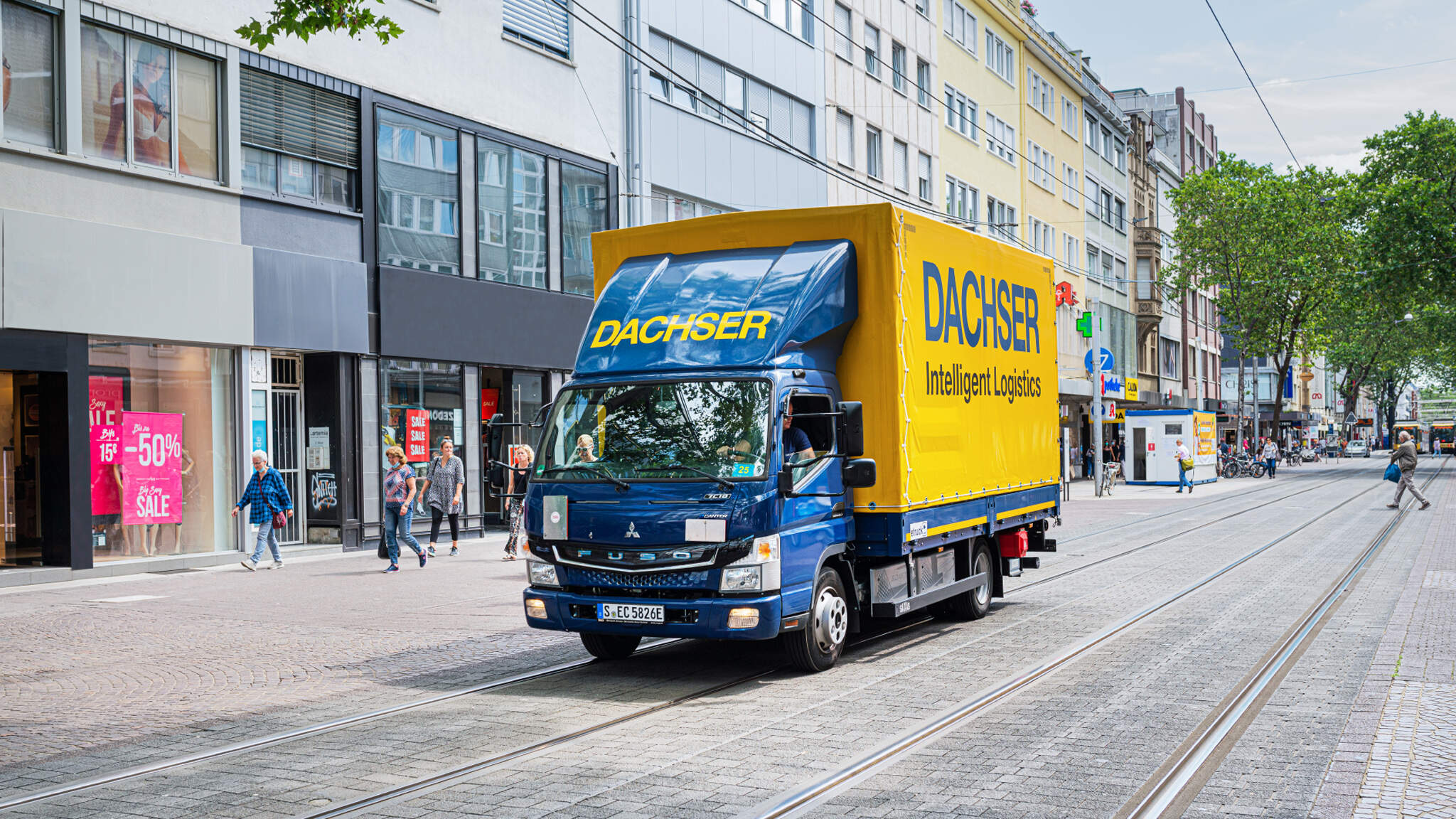 DACHSER Emission-Free Delivery is already available in twelve defined city-center delivery areas. 