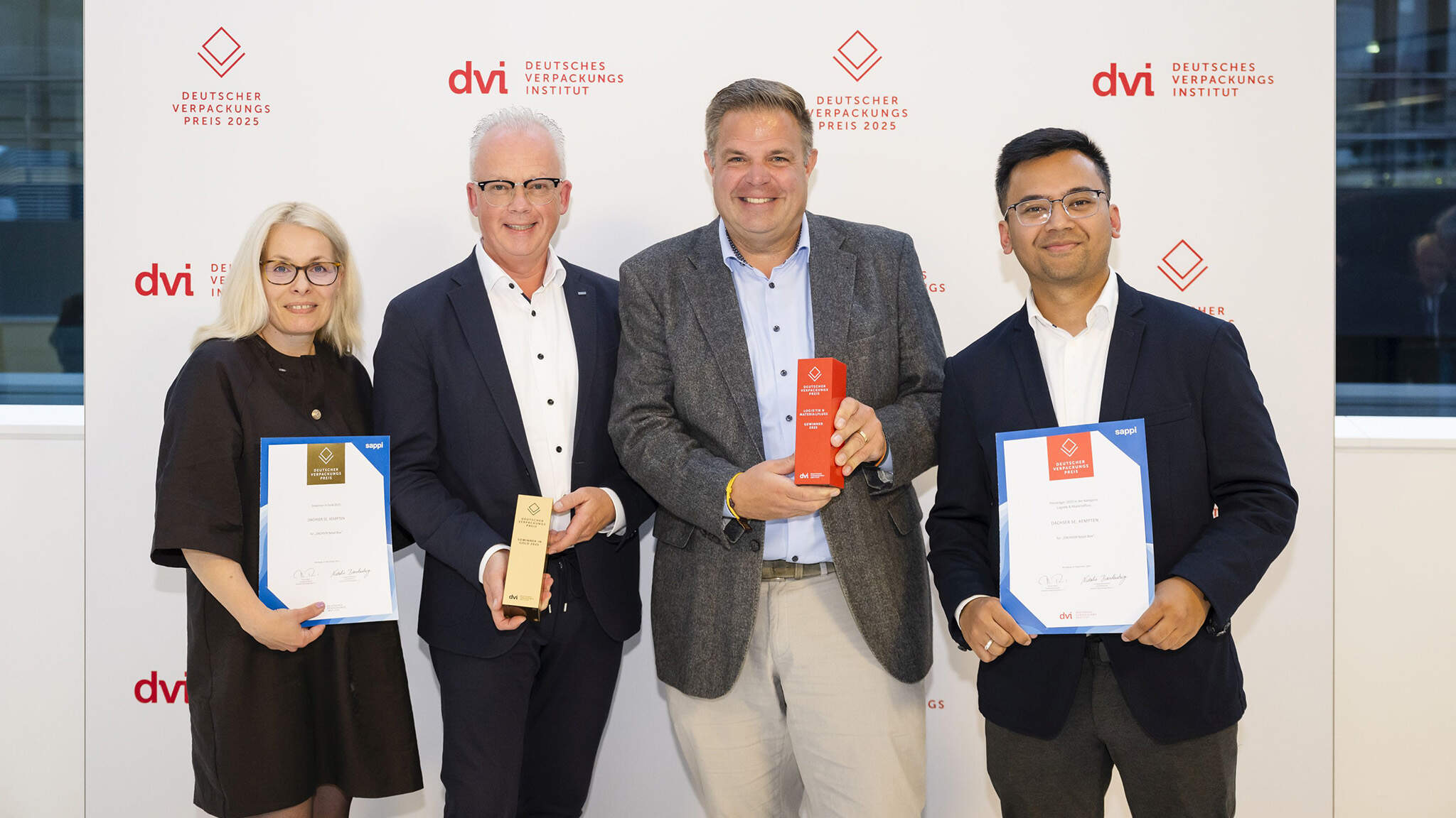 Uwe Riechel, Department Head DACHSER Fashion Logistics, (2nd from left) with his team Kerrin Bertram-Fahrholz, Business Development Manager DACHSER Fashion Logistics, Jan Timmer, Senior Corporate Business Development Manager DACHSER Fashion Logistics, and Muhammad Hilmi, Consultant DACHSER Fashion Logistics, (from left to right) at the award ceremony in Nuremberg. Photo: dvi, Uwe Niklas
