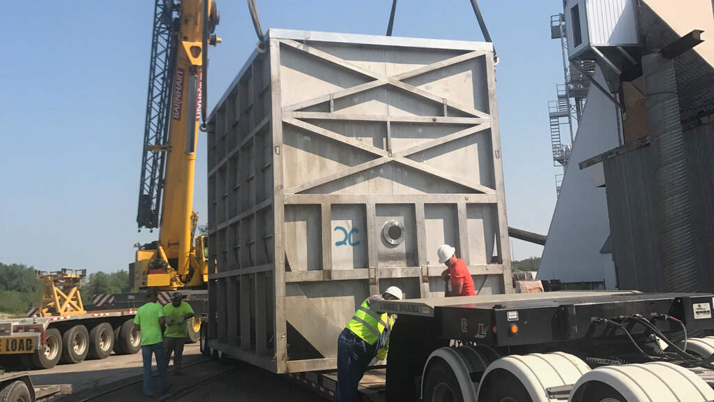 The cargo included items measuring over 5 meters tall and 3.5 meters wide as well as massive components weighing up to 25 metric tons.