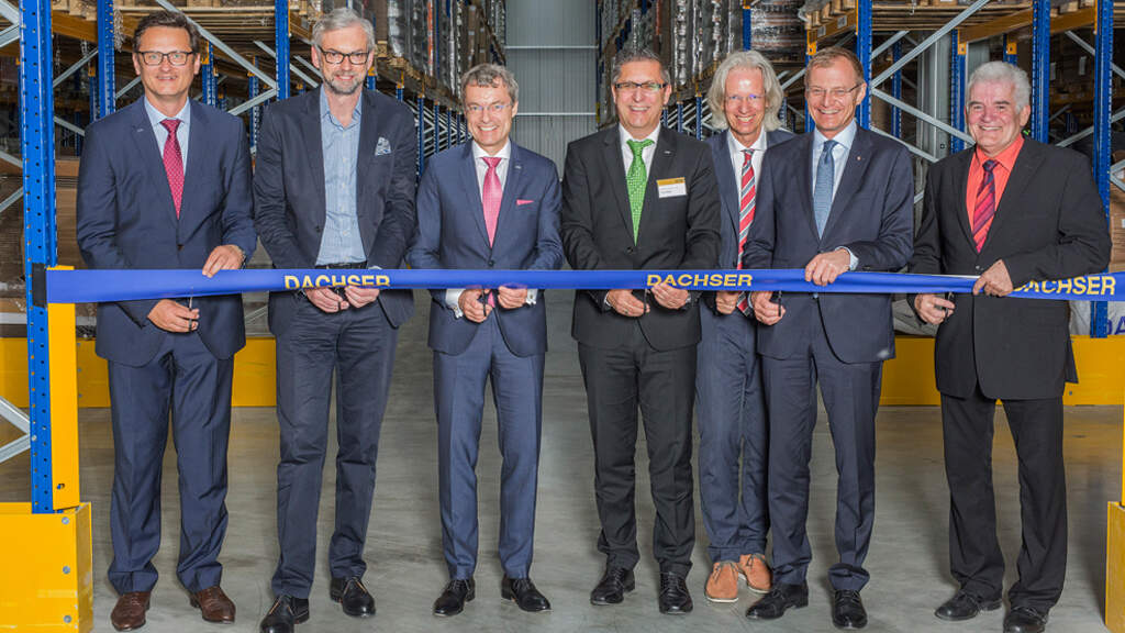 ​​​​​​​from left to right: Michael Rauhofer, General Manager Dachser Logistics Centre Linz; Dr. Michael Strugl, Dep. Provincial Governor Upper Austria; Bernhard Simon, Dachser CEO; Günter Hirschbeck, Managing Director Dachser Austria European Logistics; U