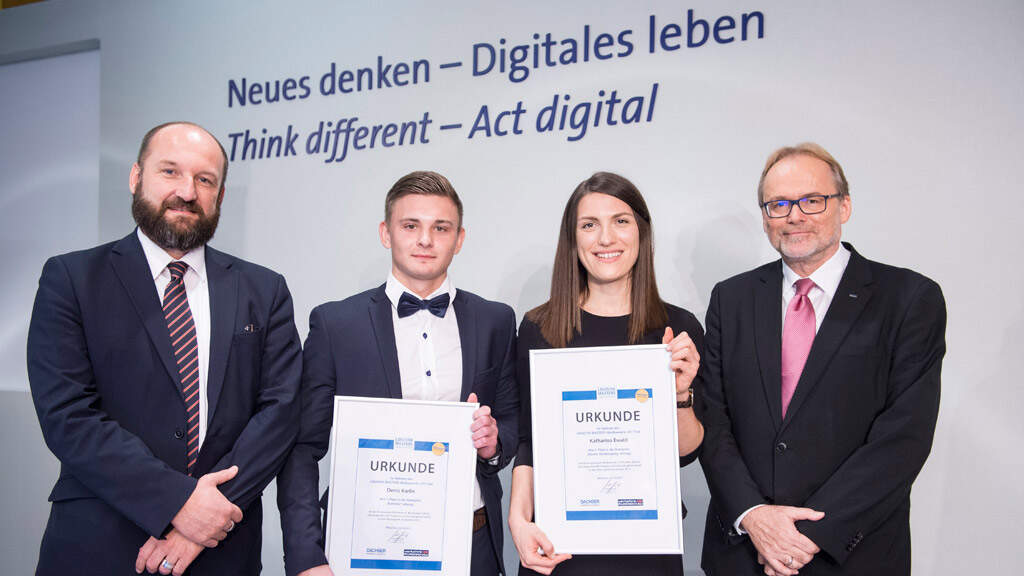from left to right: Gerhard Grünig, editor-in-chief of VerkehrsRundschau; Denis Karlin, winner category Bachelor, Katharina Ewald, winner category Master; Dr. Andreas Froschmayer, Corporate Director Corporate Development, Strategy & PR at DACHSER