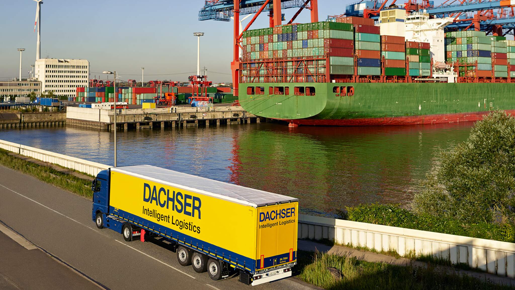 Managing idle times in transit terminals and notification processes efficiently relies chiefly on large logistics networks such as those operated by DACHSER.