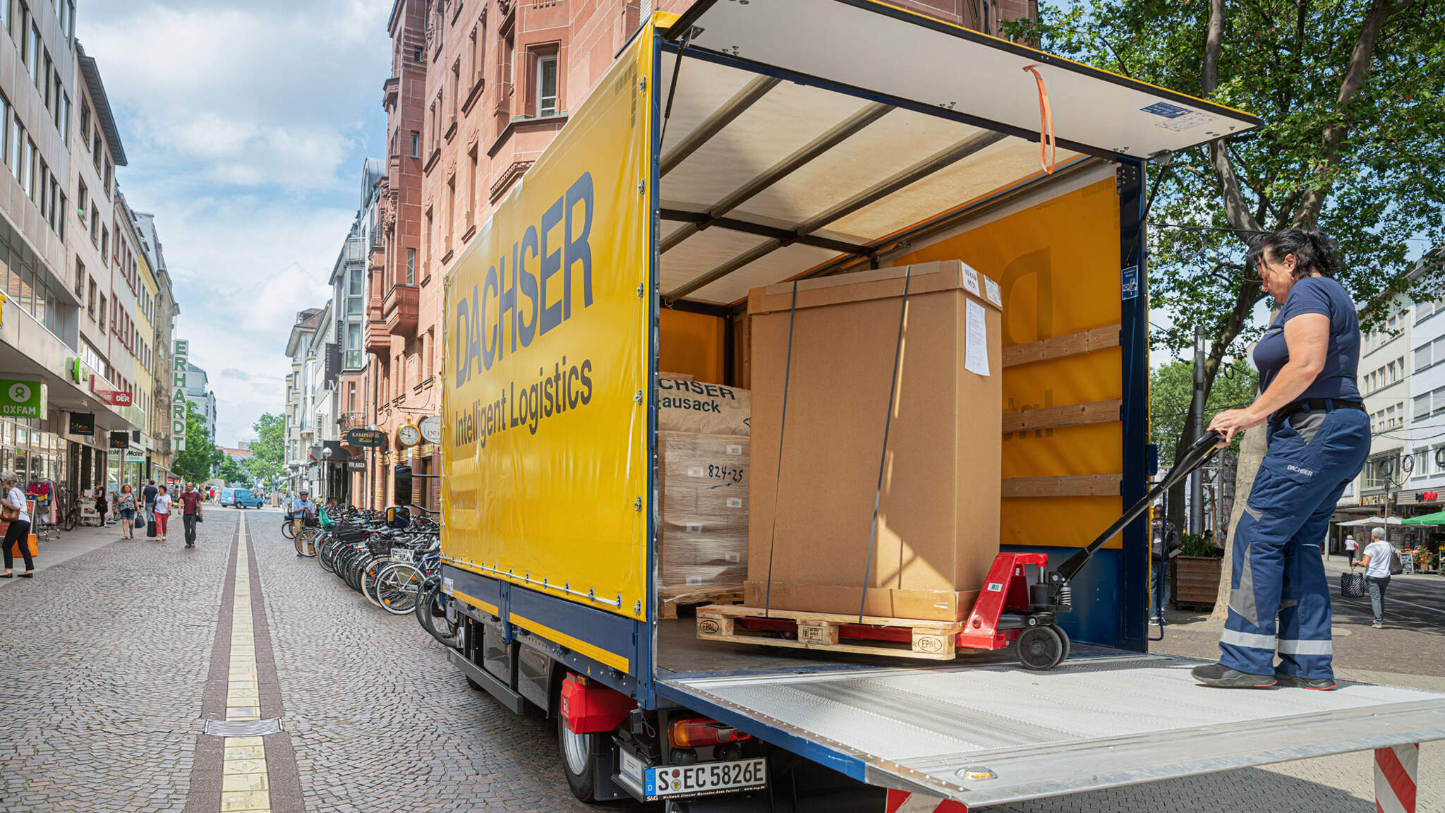 DACHSER expands portfolio of services for B2C deliveries