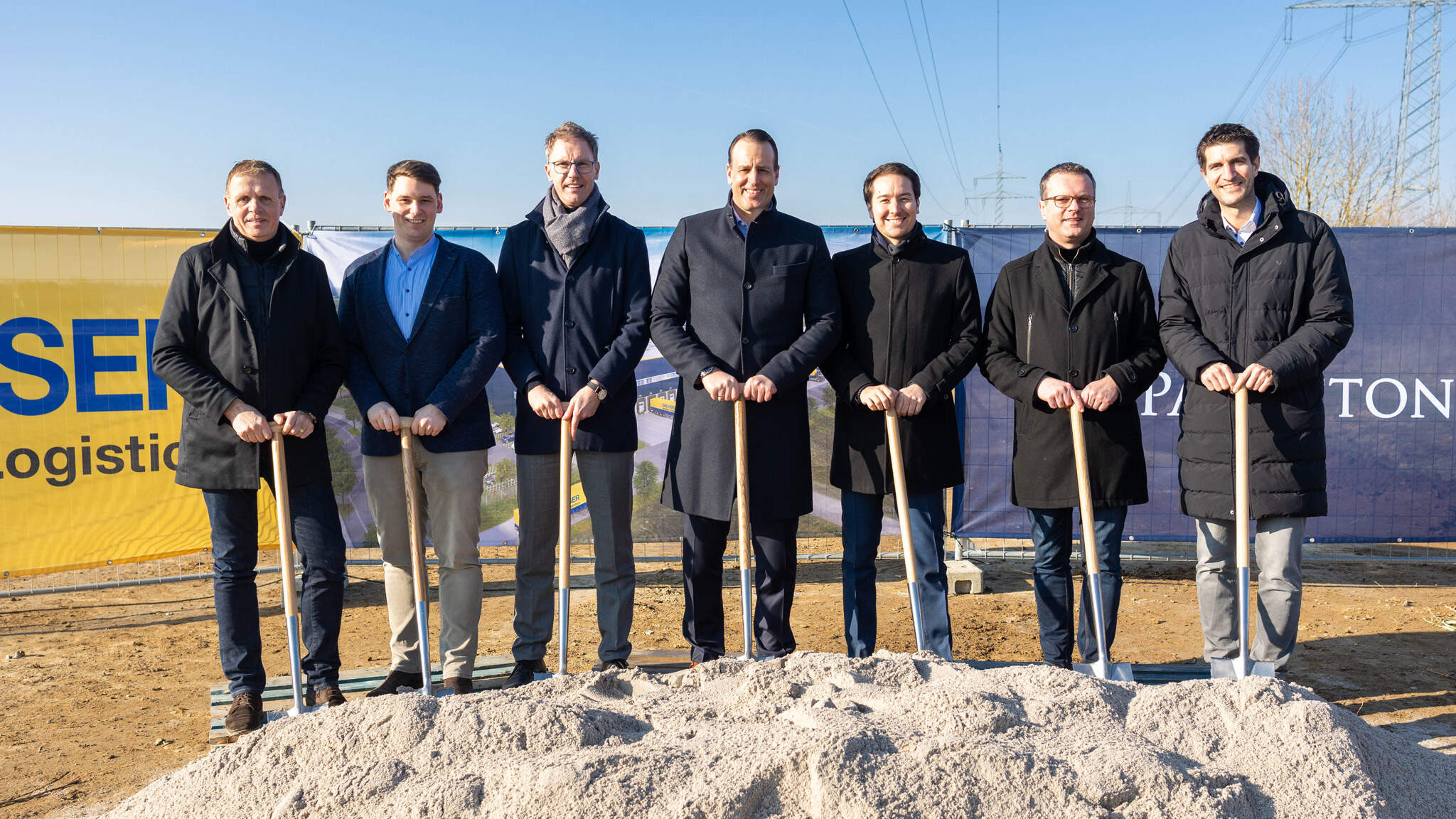 Groundbreaking ceremony in Rottenburg am Neckar, Germany - from left to right: Jürgen Wilscher (Head of Project Management South & Architecture at Panattoni), Timo Wachendorfer (Community of Ergenzingen), Thomas Klare (Head of Corporate Contract Logistics at DACHSER), Marco Geiger (Gerneal Manager at DACHSER Rottenburg), Fabio Kirchgeßner (Head of Business Development BTS Germany at Panattoni), Stephan Neher (Mayor of Rottenburg am Neckar), Markus Maurer (General Manager at DACHSER Kornwestheim)