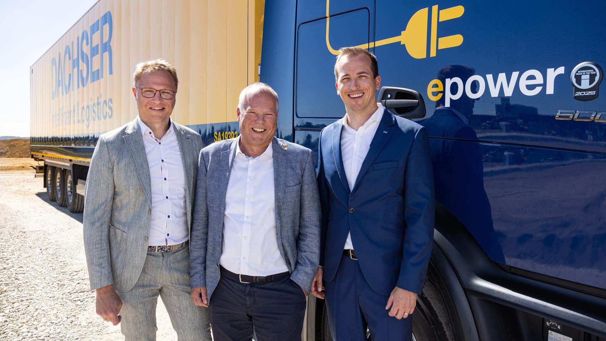 Florian Graber, Branch Manager, Food Logistics, DACHSER Allg&auml;u logistics center; Thomas Henkel, former General Manager; Daan van der Meer, General Manager, DACHSER Allg&auml;u logistics center